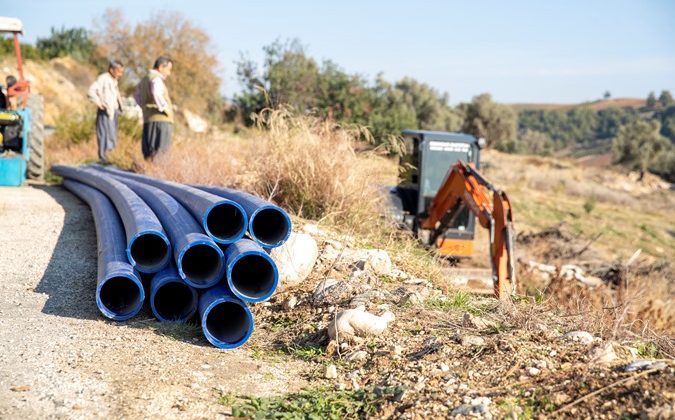 Mersin’de çiftçilere sulama borusu desteği