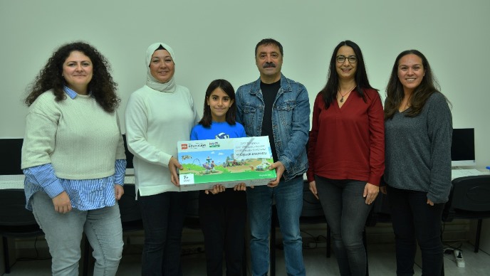 Yenişehir’in “Minik Bilim Kahramanları” için lego setleri dağıtıldı
