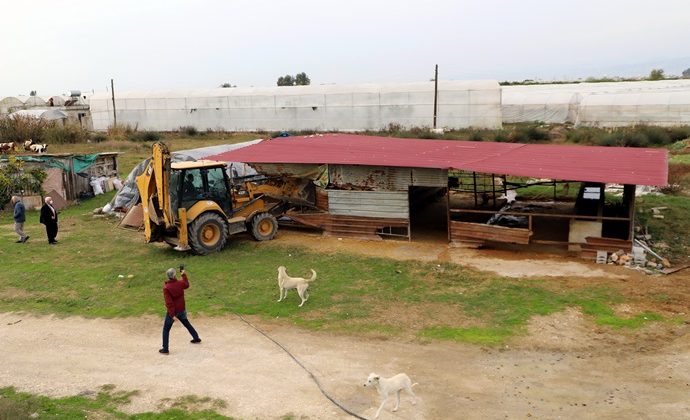 Akdeniz’de kaçak yapılarla mücadele sürüyor