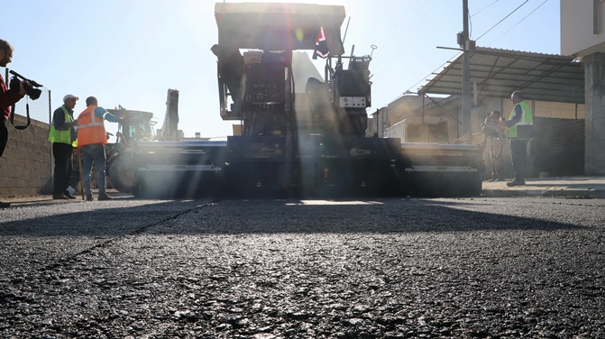 Akdeniz’de sıcak asfalt serimi hızlı başladı