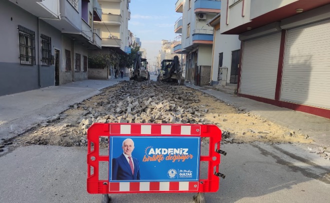Akdeniz’de sokak yenileme yeni yol açma çalışmaları sürüyor