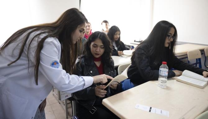 Mersin’de üniversite adaylarına ‘hızlı okuma teknikleri’ eğitimi veriliyor
