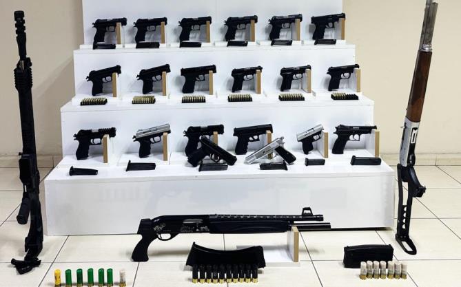 Evlerinden adeta cephanelik çıktı