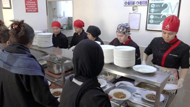 Mersin’de 37 bin 69 öğrenciye ücretsiz yemek imkanı