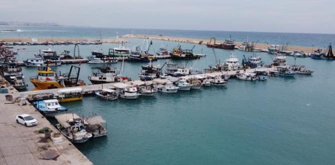 Akdeniz’de ekmek teknelerine fırtına molası