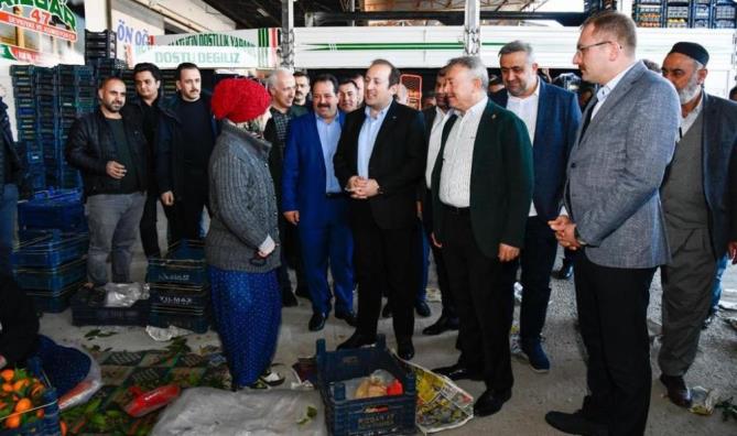 Vali Pehlivan, hal esnafıyla bir araya geldi