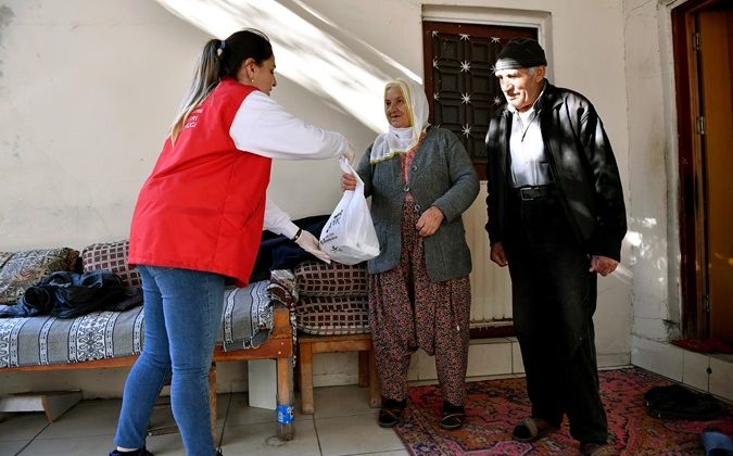 Büyükşehir’den, ihtiyaç sahibi vatandaşlara ücretsiz yemek servisi