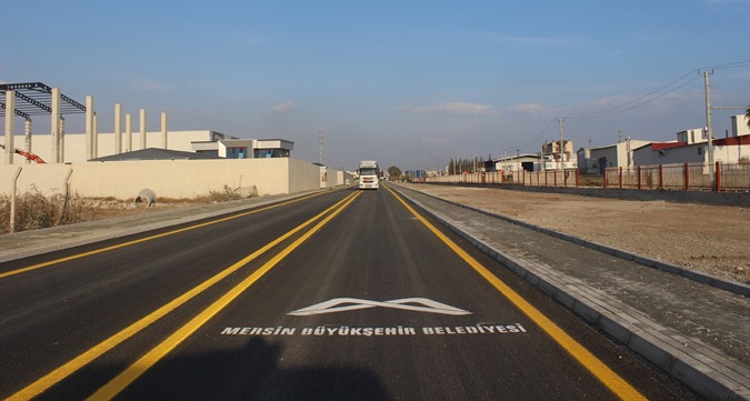 &nbsp;Akdeniz ilçesinin Çilek Mahallesine Otoban gibi yol yapıldı