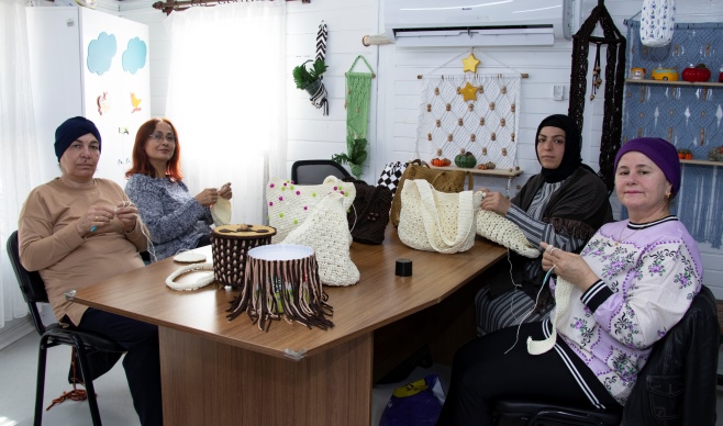 Engelsiz Yaşam Parkı’nda annelere makrome eğitimi veriliyor