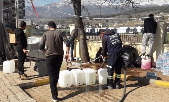 Depremzedelerin temiz su ihtiyacı karşılanıyor