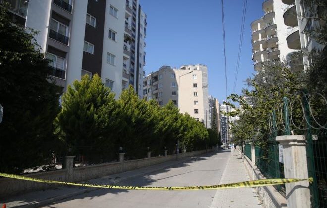 Mersin’de depremden etkilenen 3 bina boşaltıldı