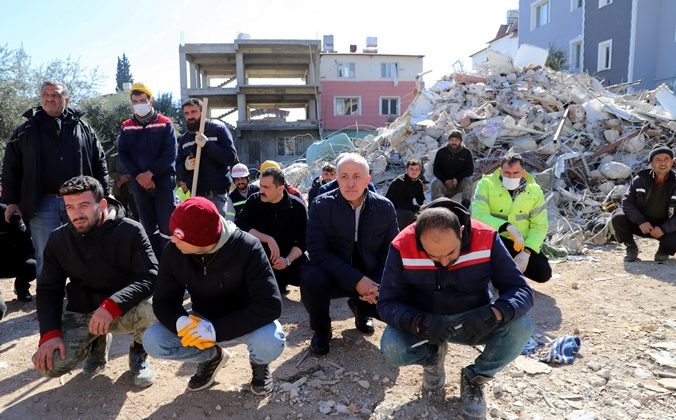 Başkan Gültak, deprem bölgesinde
