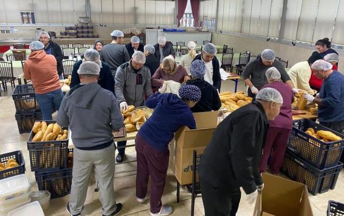 Mersin İl Milli Eğitim Müdürlüğü deprem bölgesinde yemek hizmeti verdi