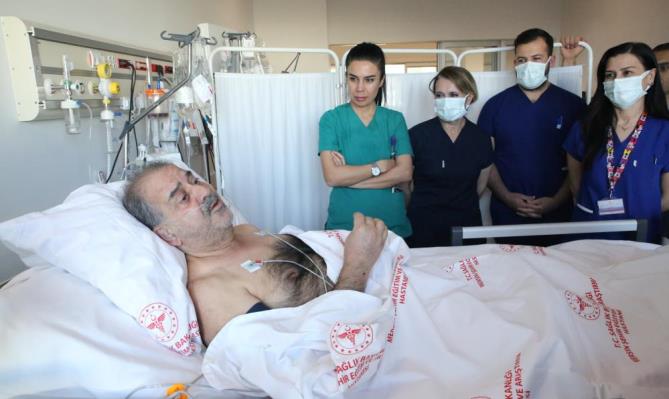 Enkaz altında idrarını içerek 183 saat hayatta kalmış