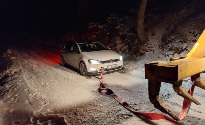 Kar yağışı artıyor, Büyükşehir ekipleri çalışmalarını yoğunlaştırıyor