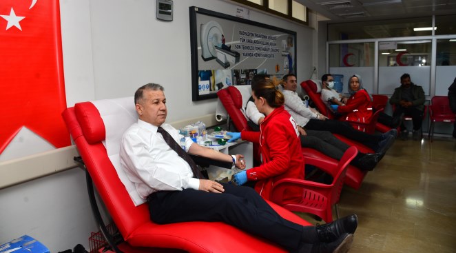 MEÜ tüm imkanlarıyla depremzedelerin yanında