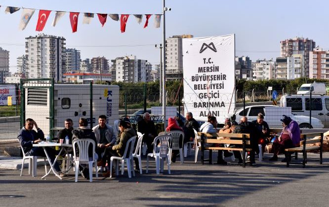 Erdemli Hali’nde oluşturulan geçici barınma alanında 5 bin depremzede yerleştirildi