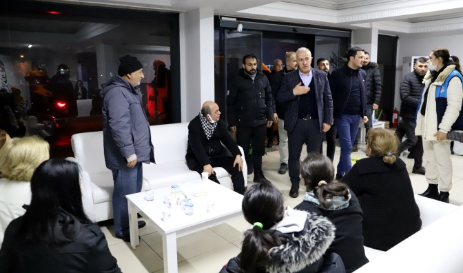 Akdeniz Belediyesi yardım kampanyası başlattı, kapılarını da vatandaşlara açtı