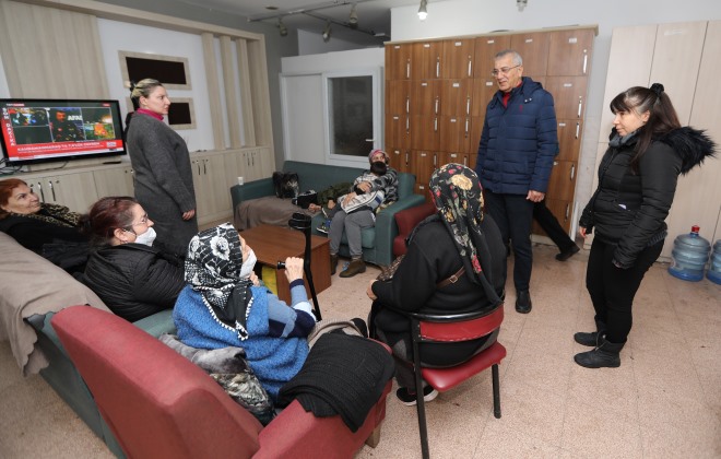 Başkan Tarhan, ilk dakikadan itibaren vatandaşının yanında