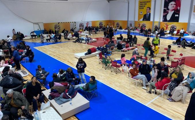 Büyükşehir, deprem korkusu yaşayan Mersinlilerin yanında