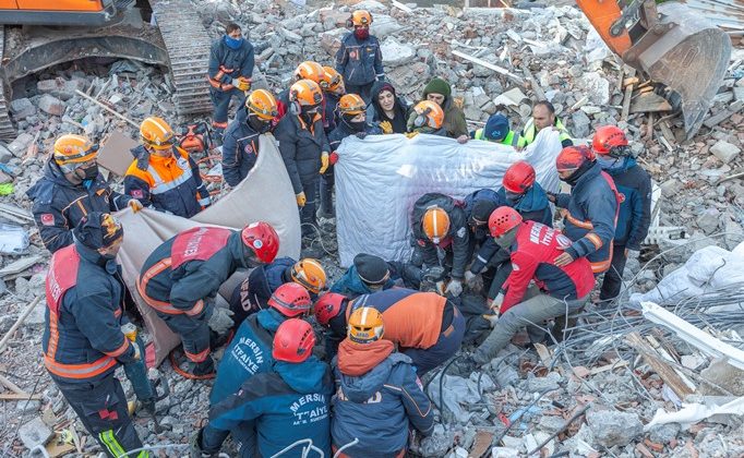 Mersin Büyükşehir İtfaiyesi 57 kişiyi kurtardı