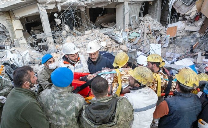 Mersin İtfaiyesi’nden 158.saatte gelen mucize