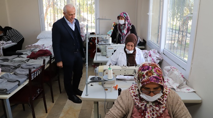 Akdeniz’in kadınları depremzedeler için seri üretime geçti