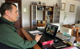 Yenişehir Belediyesi ebeveynleri eğiterek çocukların gelişimine rehberlik ediyor