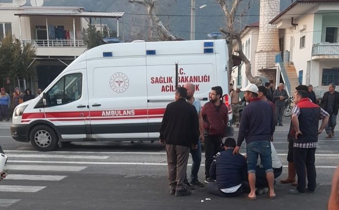 Kazada savrulan motosiklet sürücüsünü taktığı kask kurtardı