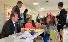 Vali Pehlivan, depremzedelerle buluştu