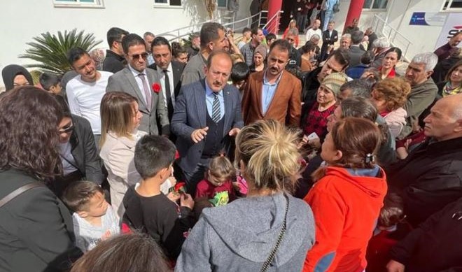 Vali Pehlivan, depremzede aileleri ziyarete devam ediyor