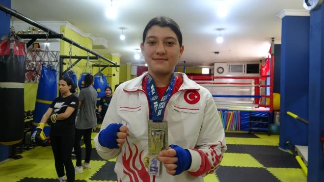 Dünya ikincisi milli boksörün hedefi, olimpiyat şampiyonluğu