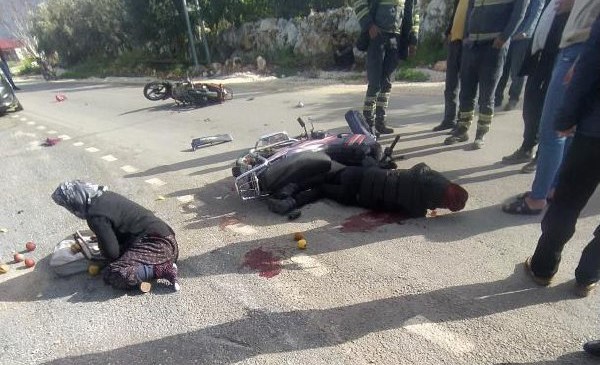 Motosikletler kafa kafaya çarpıştı: 3 yaralı