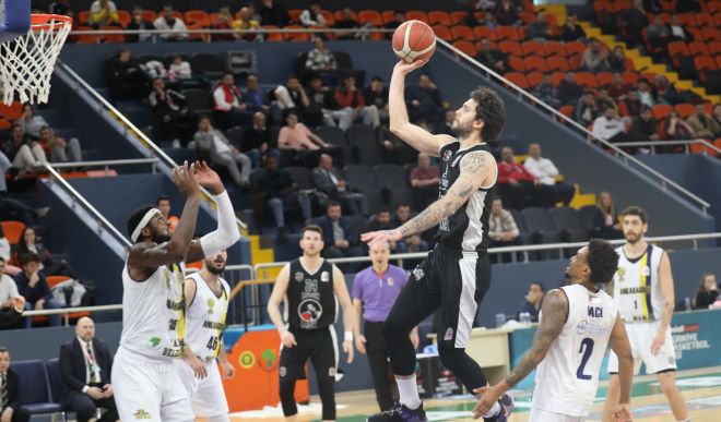 MSK rakip dinlemiyor: 82-95