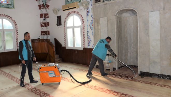 Toroslar’da camilerde Ramazan temizliği