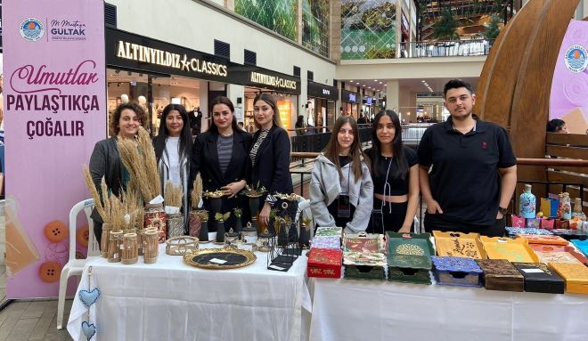 Depremzede kadınların el emeği, göz nuru eserleri beğeniye sunuldu