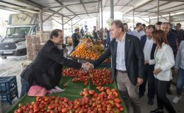 Başkan Seçer, CHP Mersin milletvekili adayları ile birlikte sahaya indi