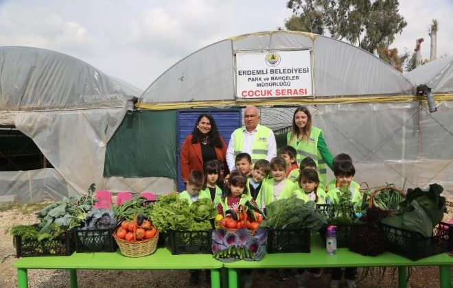 Miniklerin çocuk serasından ilk hasadı depremzedelere