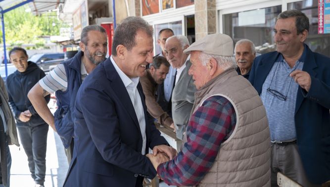 Başkan Seçer, Tarsus’ta Vatandaşlarla Bayramlaştı