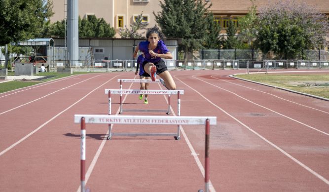 “Kır Çiçekleri” başarıya doymuyor