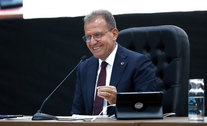 Başkan Seçer’den Zafer Çarşısı değerlendirmesi; “Yasaları uygulama zorunluluğumuz var”