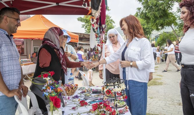 Kadın Kooperatifi Başkanı Meral Seçer üretici kadınlarla bir araya geldi