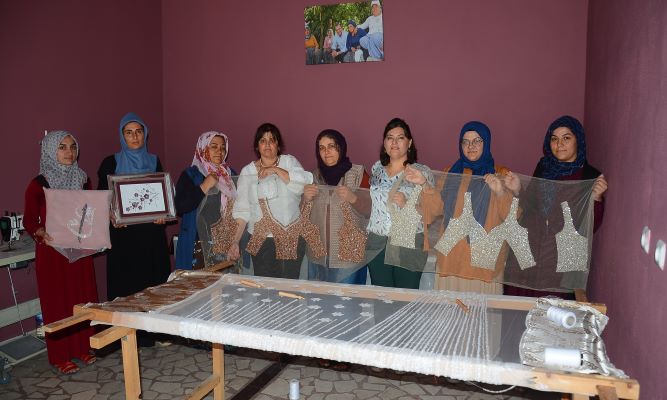 Dezavantajlı bölgede yaşayan kadınlar, kurs alarak meslek sahibi oluyorlar