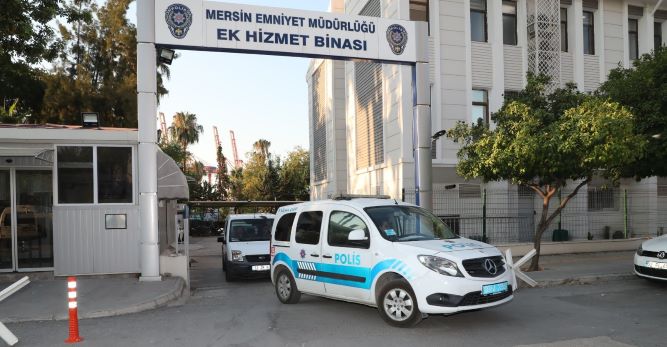Mersin Polisinden göçmen kaçakçılarına şafak operasyonu; 15 gözaltı
