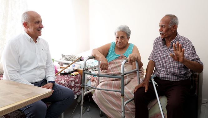 Gültak: Yaşlılarımızın, engellilerimizin yanındayız, kimsesizlerin kimsesiyiz