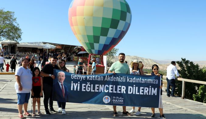 Akdeniz’de resmi nikâh kıyan çiftlere yıldönümü hediyesi; Kapadokya gezisi