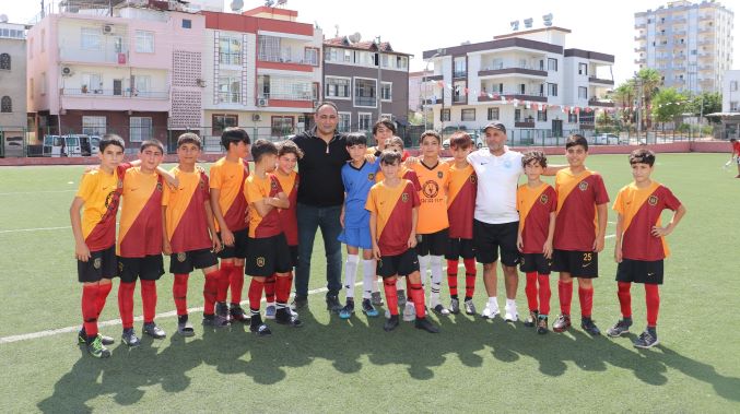 Toroslar’da Osmaniye Semt Sahası yenilendi