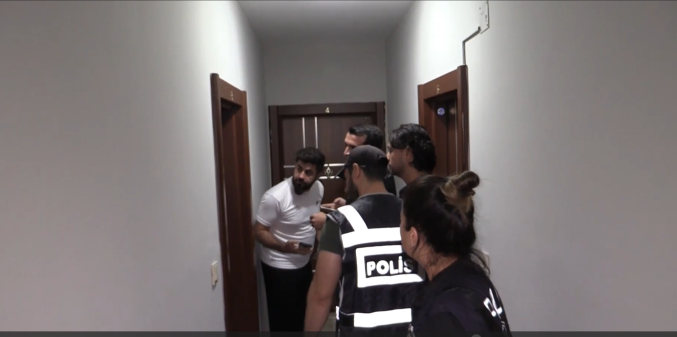 Mersin Polisi, günü birlik kiralanan evlerde denetim yaptı, 17 gözaltı var