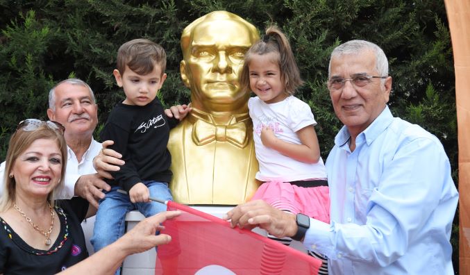 ‘Her siteye bir Atatürk büstü’