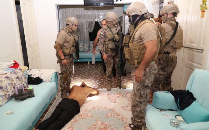 Mersin Polisi Torbacılara göz açtırmıyor; 37 gözaltı
